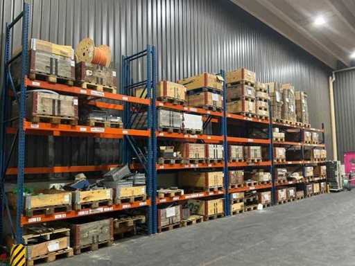 Industrielles Palettenlagerregal, mehrere Bereiche, verkauft ohne Inhalt